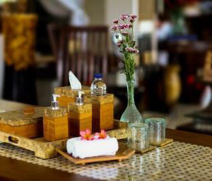 AMENITIES SET TEAK&BAMBOO